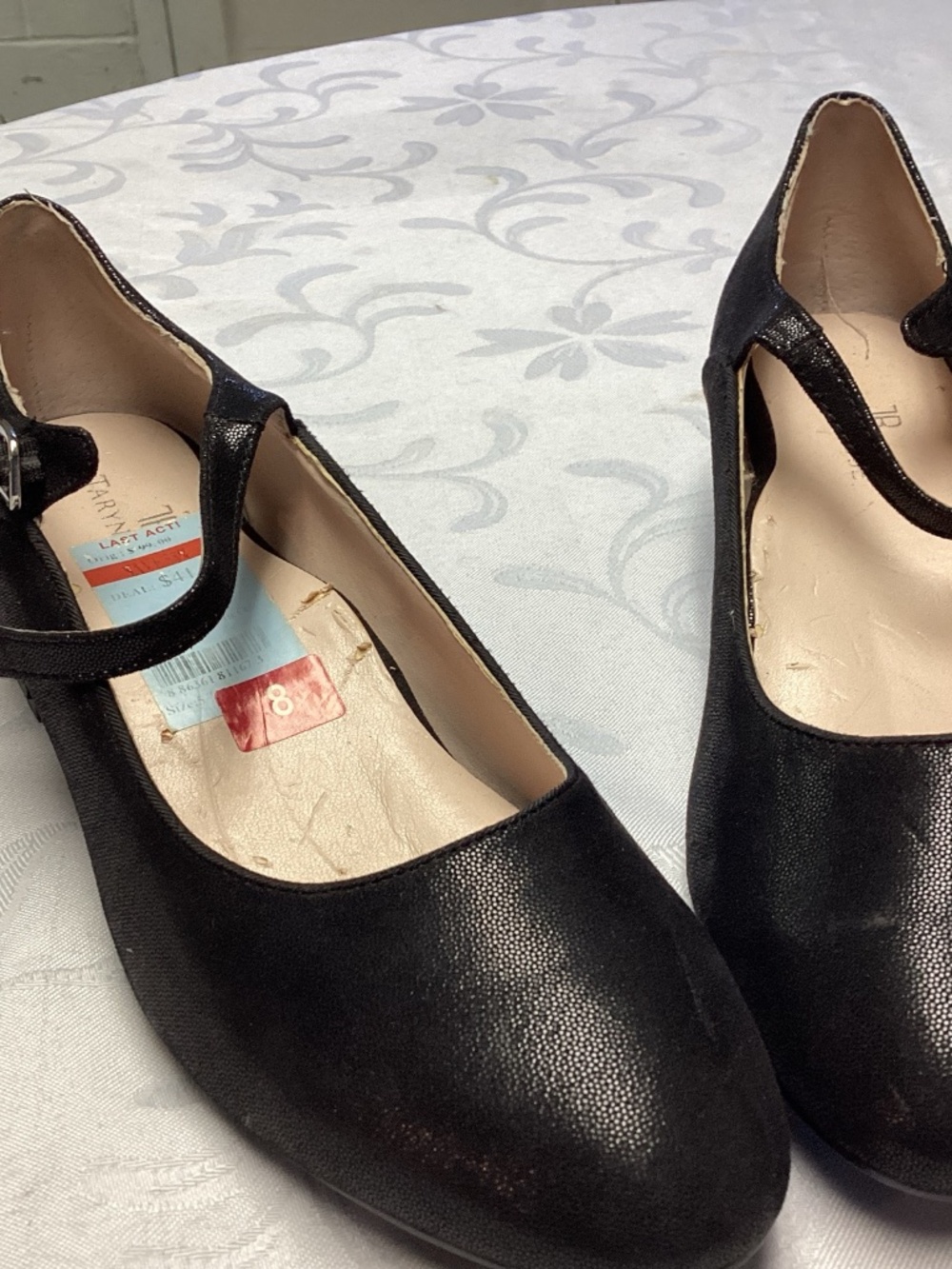 TARYN ROSE Women’s Mary Jane’s. Size 8 NWT